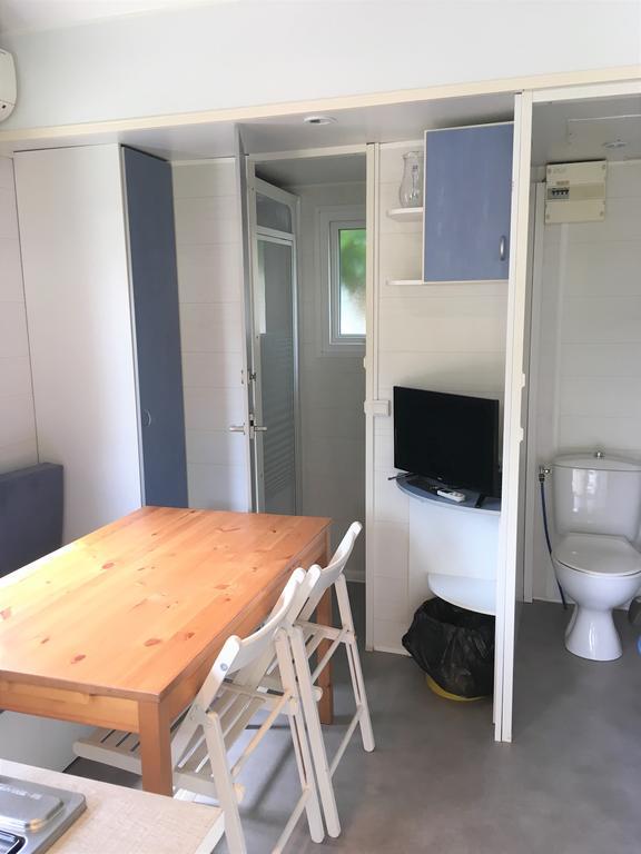 Camping Le Parc Des Monges Auribeau-sur-Siagne Exteriör bild