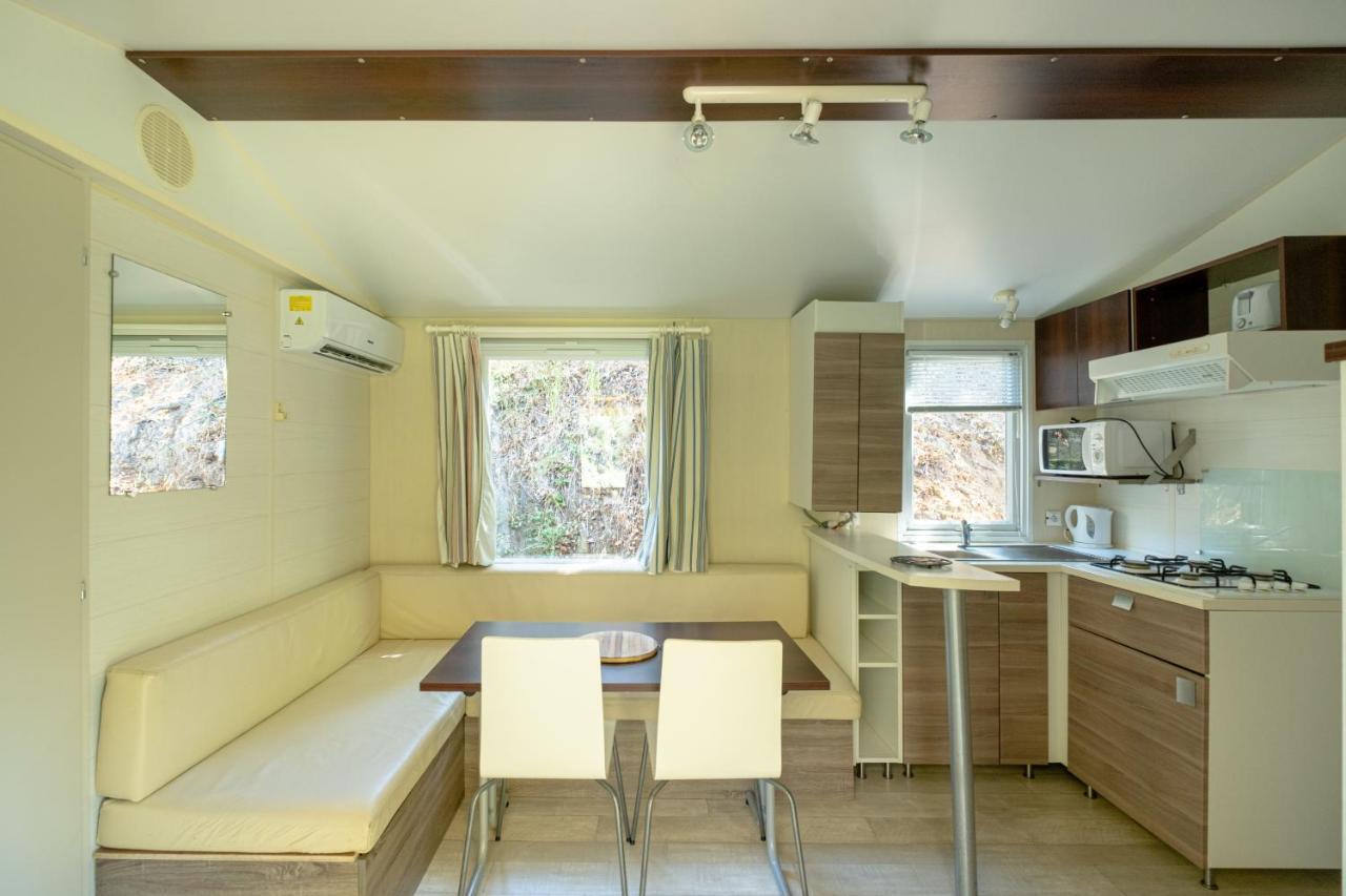 Camping Le Parc Des Monges Auribeau-sur-Siagne Exteriör bild