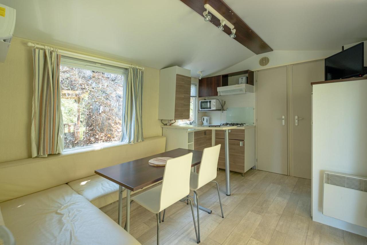 Camping Le Parc Des Monges Auribeau-sur-Siagne Exteriör bild